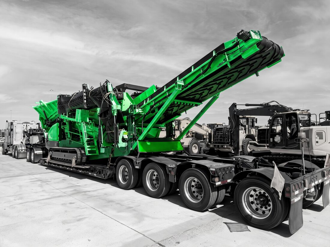 Tracked Metso screening plant with raised conveyor on stepdeck at dealer lot