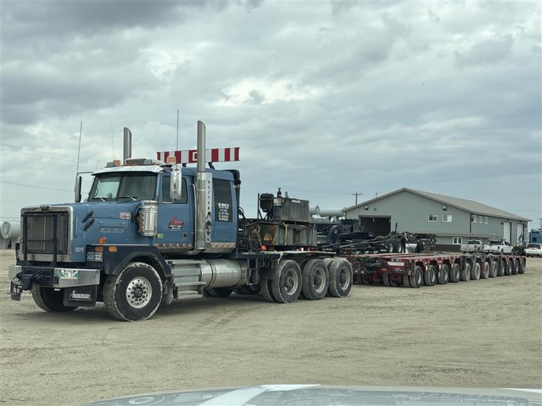 Western Star tractor with empty multi-axle hydraulic platform trailer at yard