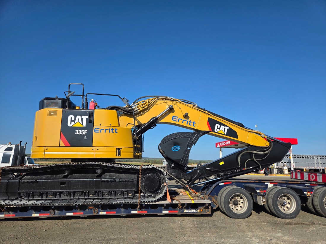Cat 335F hydraulic excavator (Erritt) on Anderson lowboy trailer