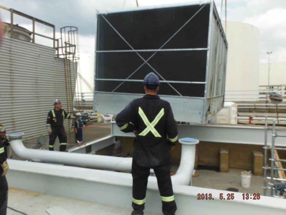 Workers guiding cooling tower module installation at refinery (duplicate of DSCF1769)
